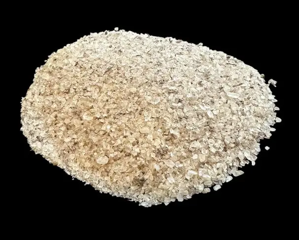 Indonesian Gum Damar DEX grade featuring small chips for adhesive manufacturing and aromatic incense blends.